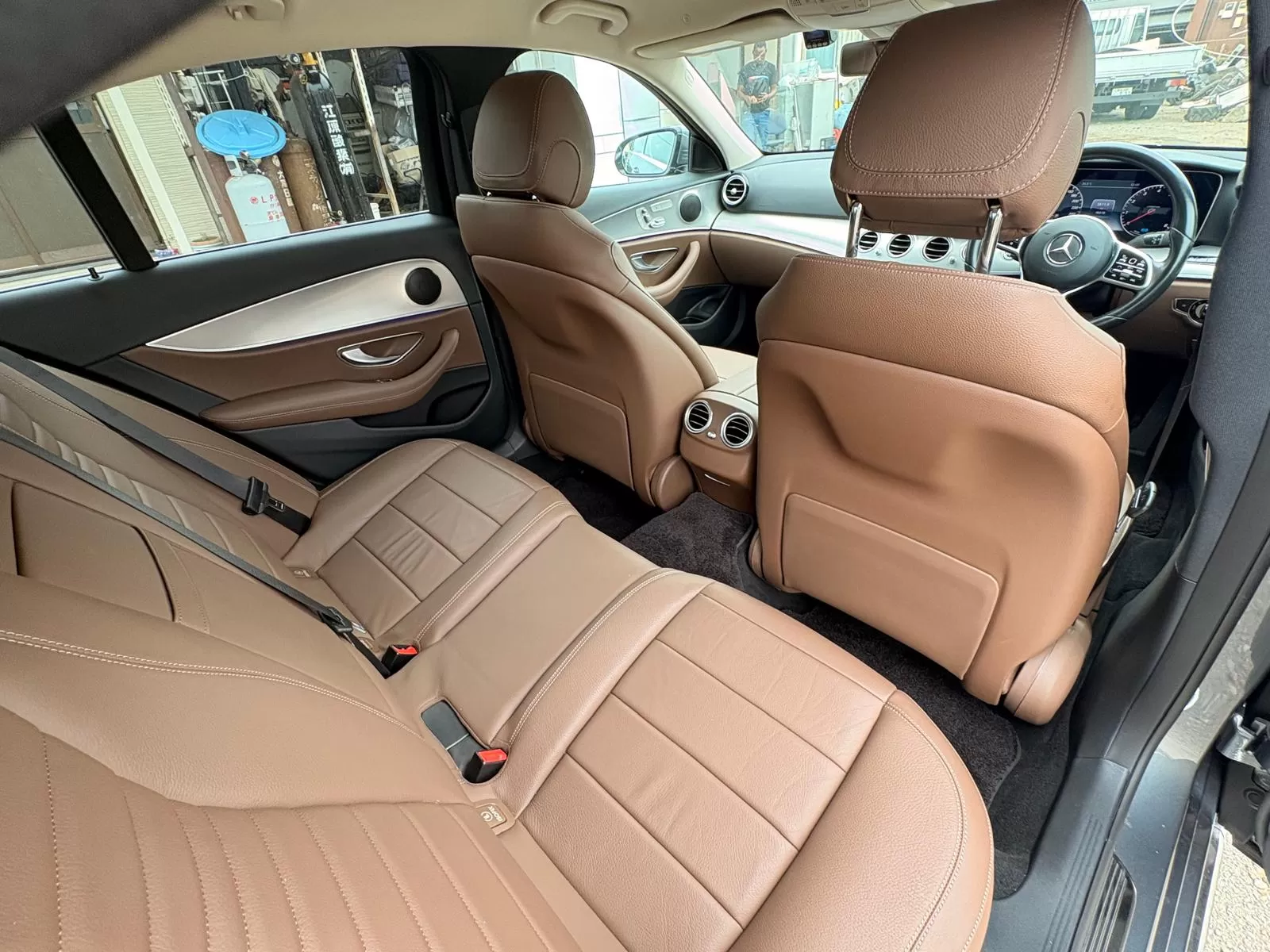 MERCEDES BENZ E-CLASS 4D 4MATIC AVANTAGARDE