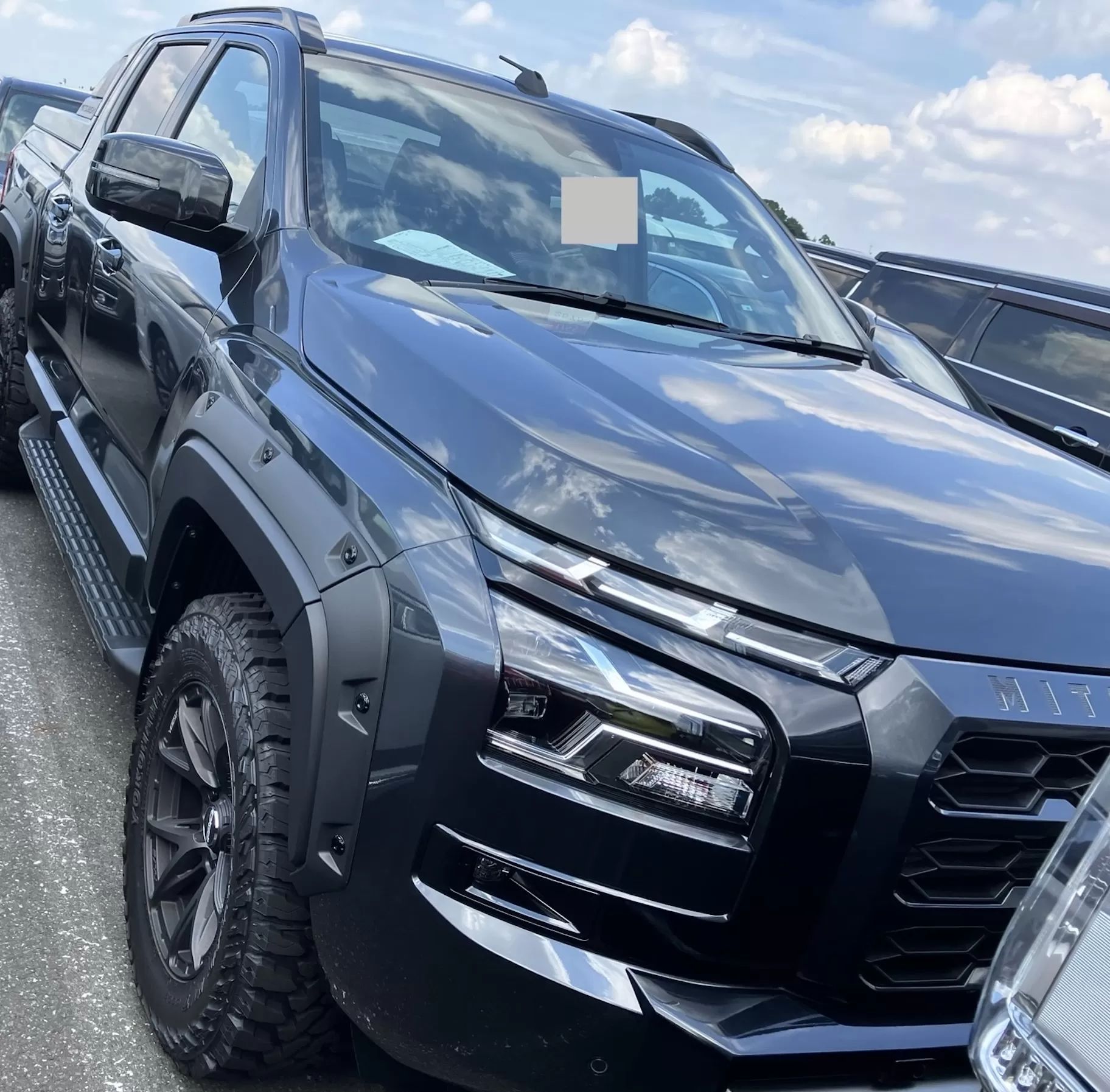 Affordable Mistubishi Black 4wd 