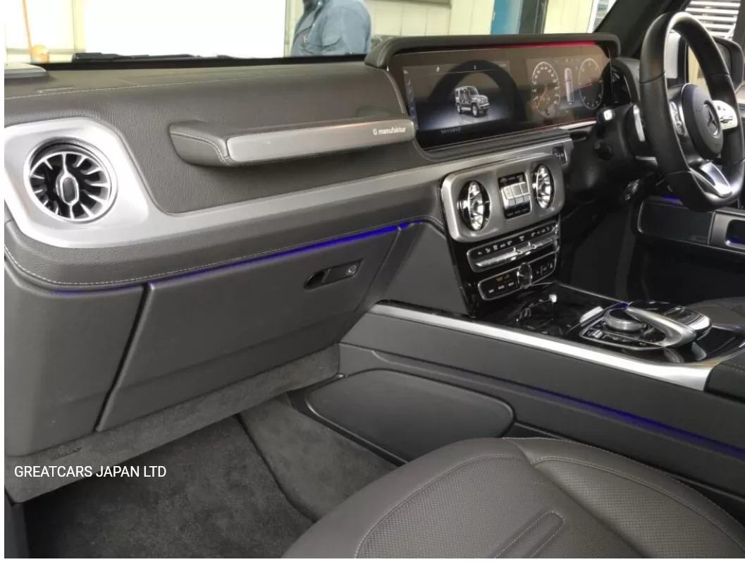 MERCEDES BENZ G-CLASS 5D 4WD G400D AMG LINE