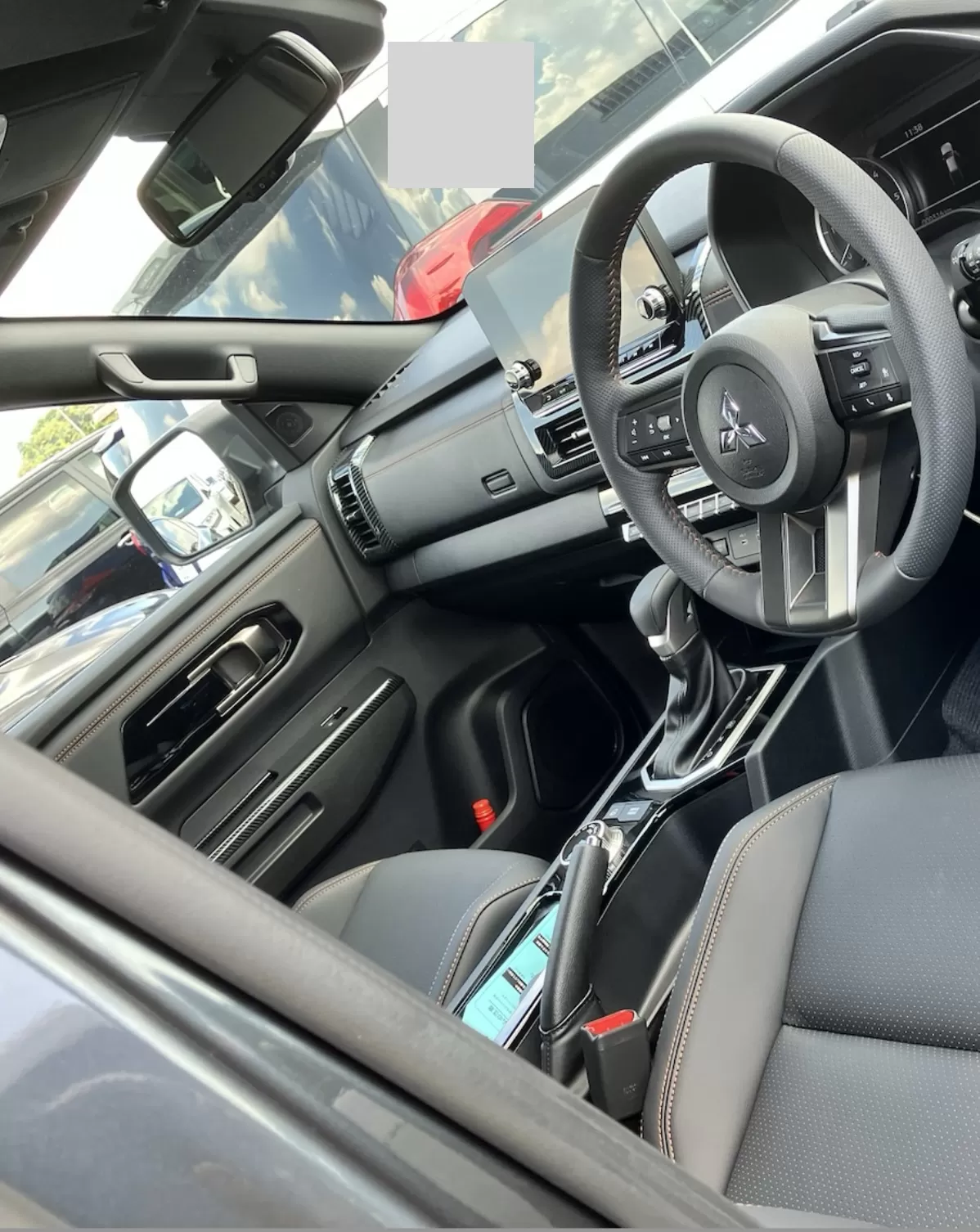 Affordable Mistubishi Black 4wd 