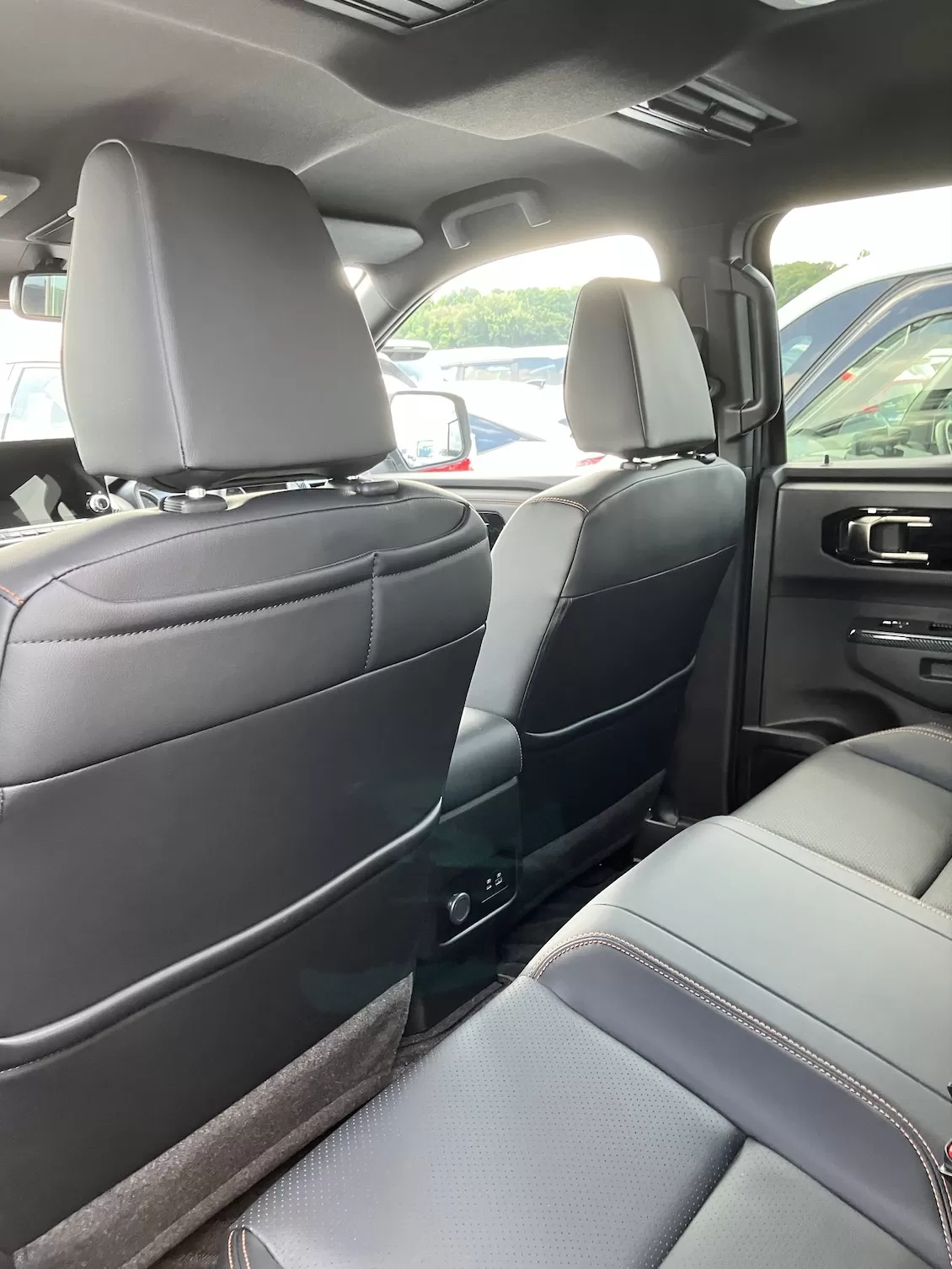 Affordable Mistubishi Black 4wd 