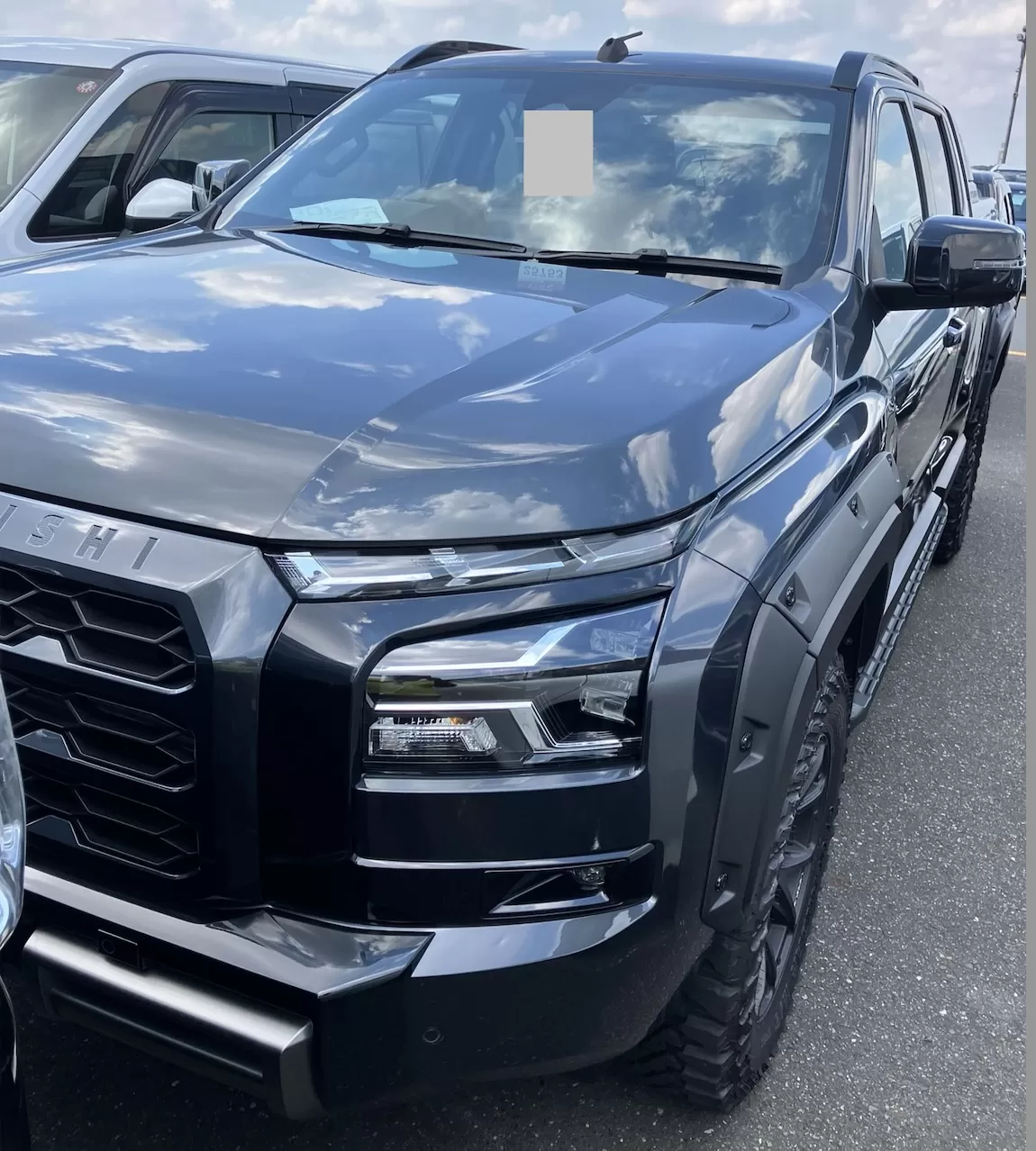 Affordable Mistubishi Black 4wd 