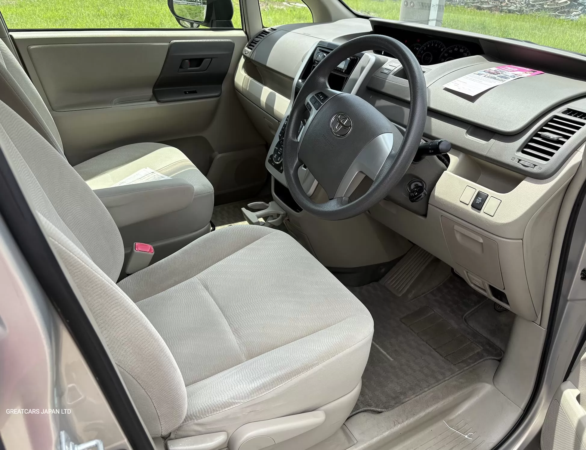 TOYOTA NOAH SI