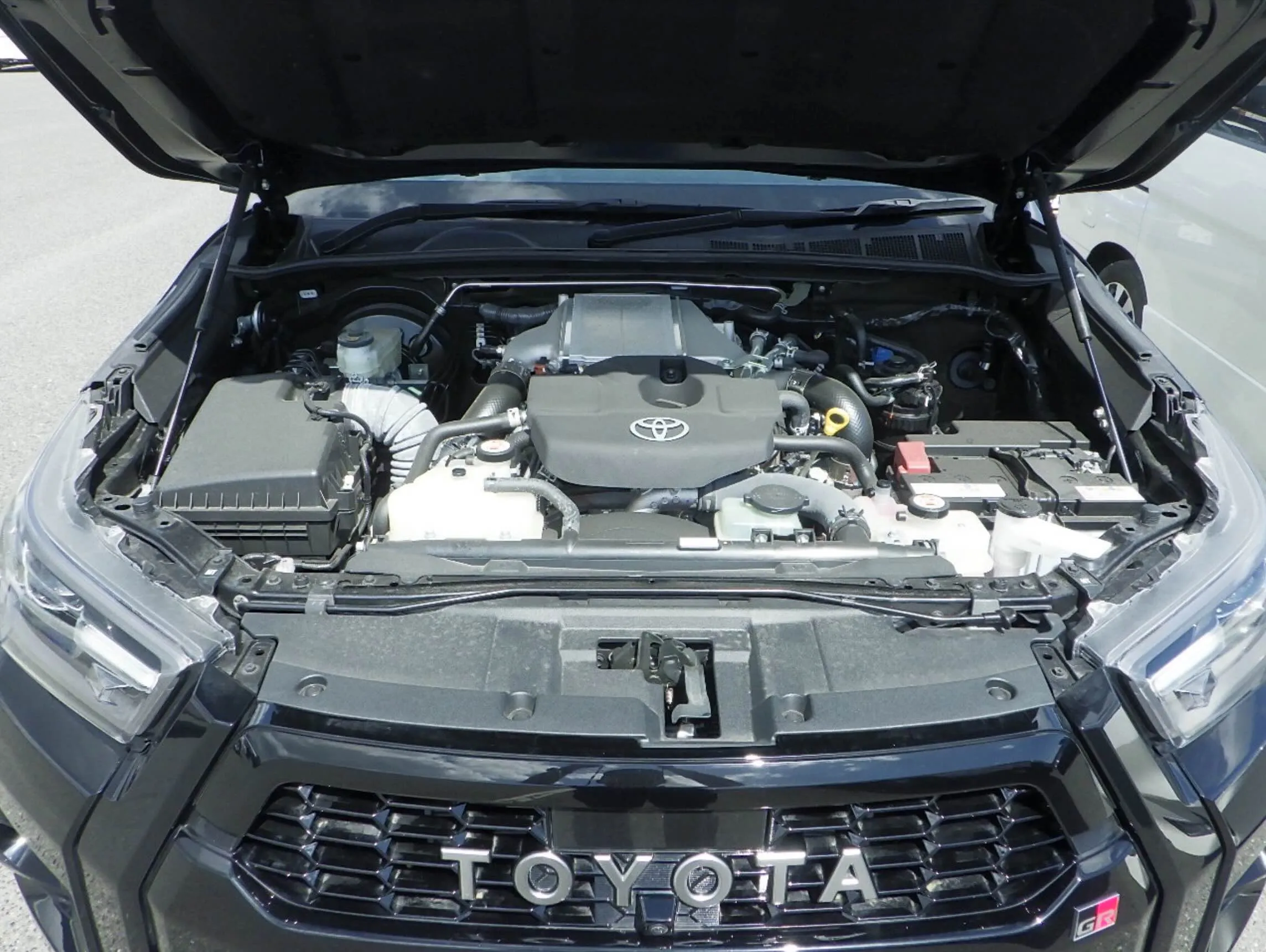 TOYOTA HILUX 4D 4WD Z
