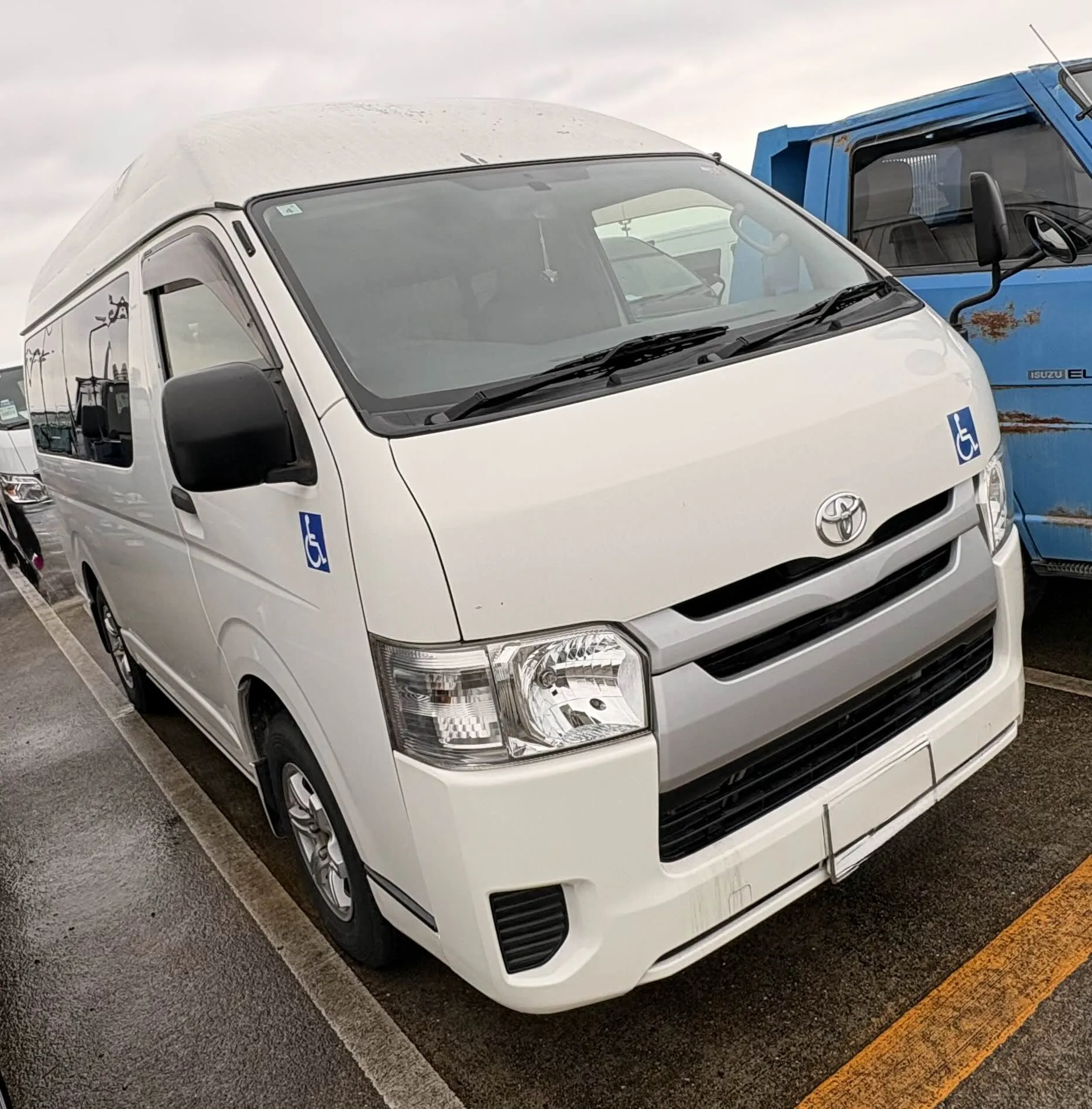 Toyota Hiace Van 4D Welcab