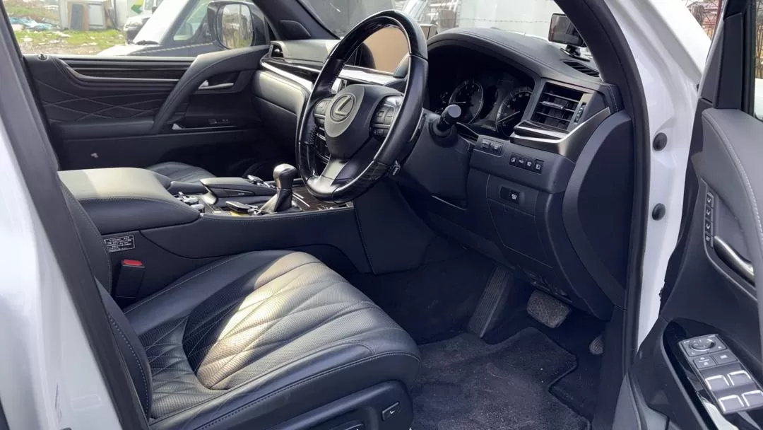 LEXUS LX570