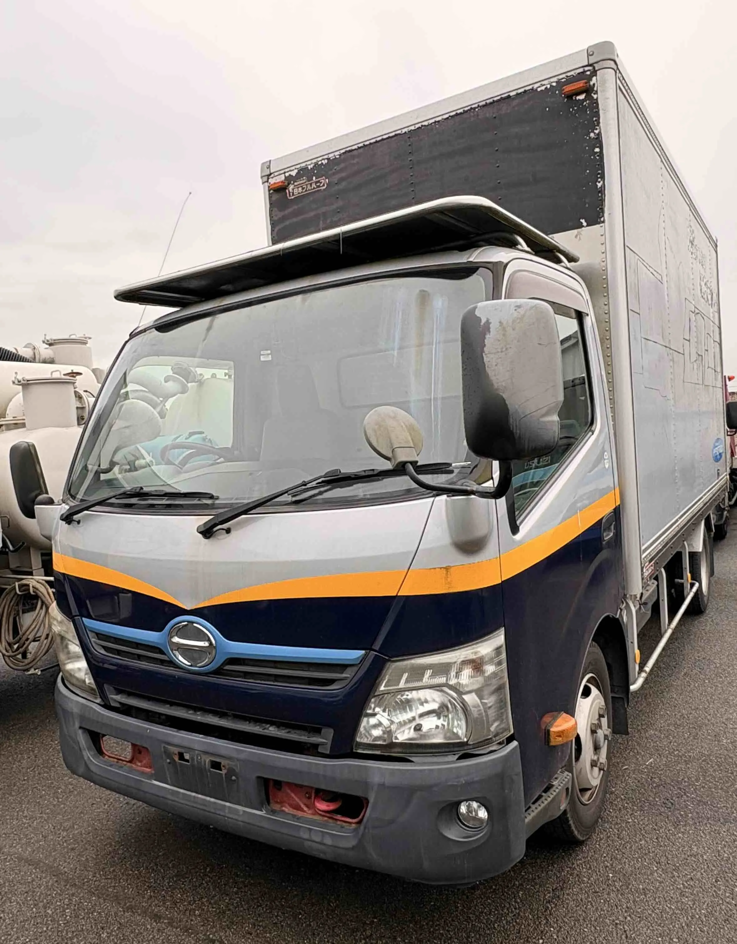 Hino Dutro 