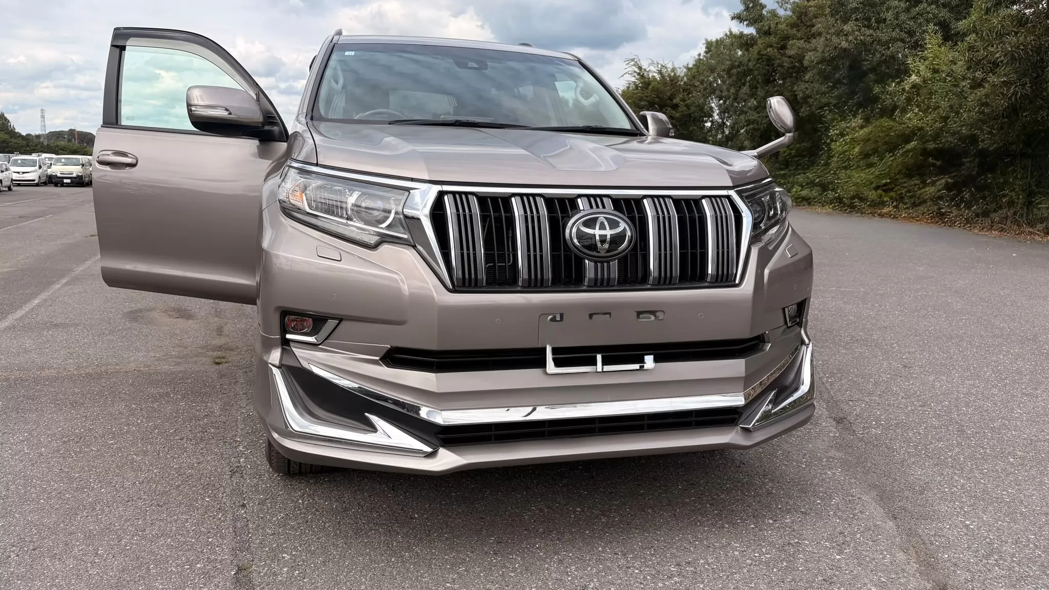 2021 Toyota Land Cruiser Prado TX front grille and headlights
