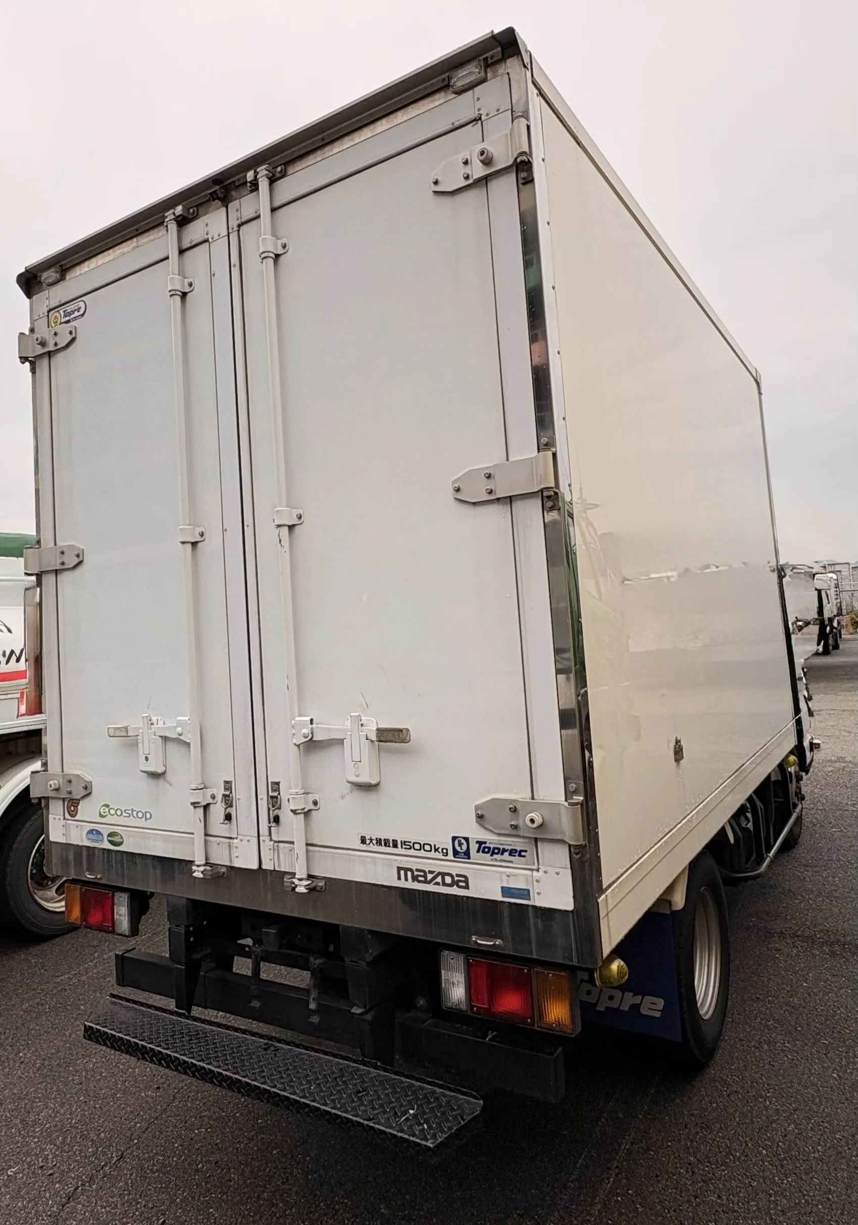 Mazda Titan Fridge Truck 2D 