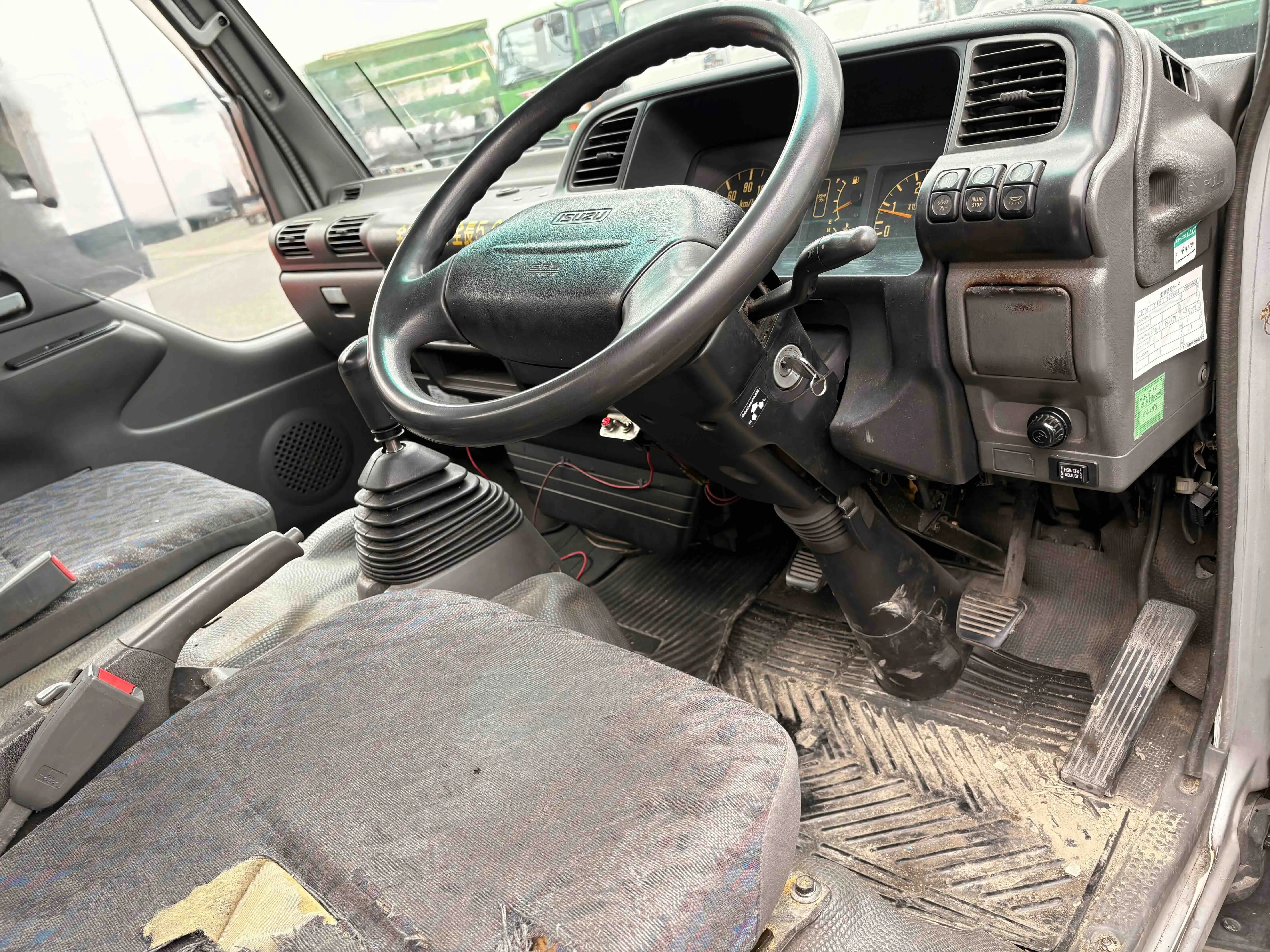 Isuzu Elf Truck (Flat body)