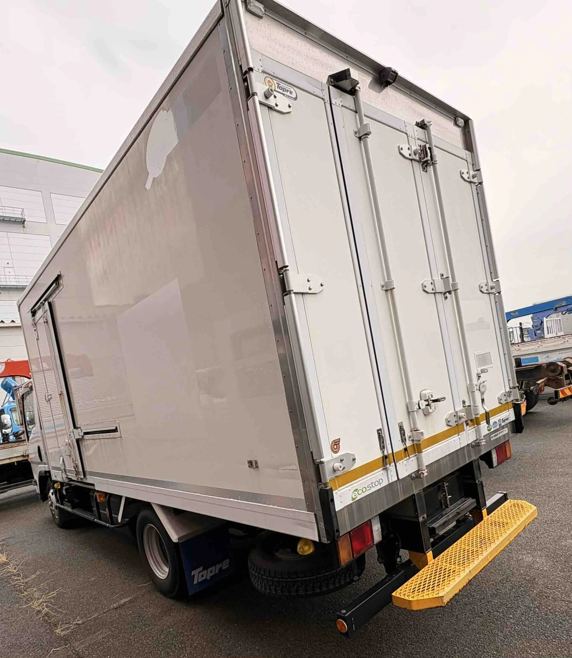 Isuzu Elf Fridge