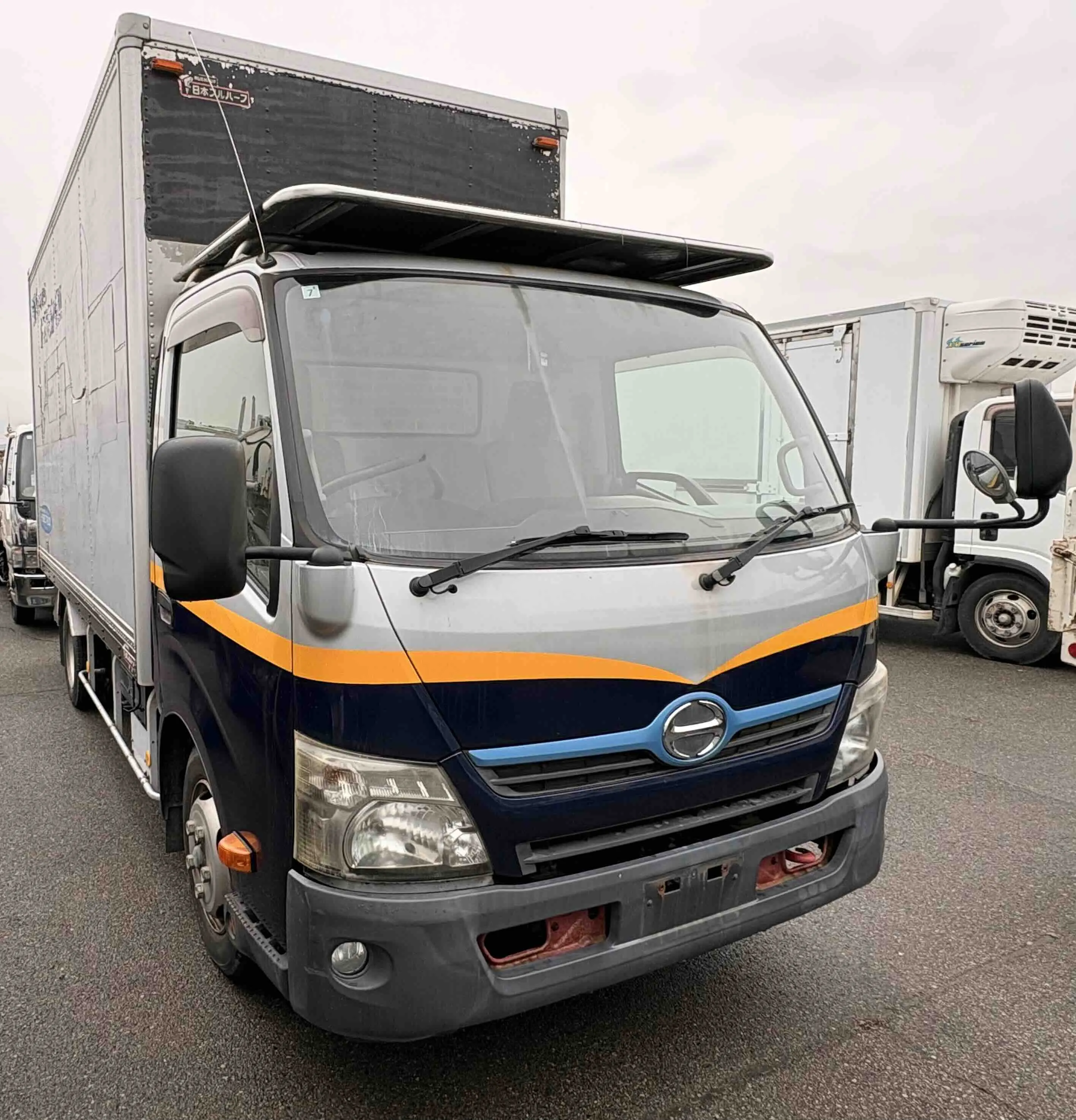 Hino Dutro 