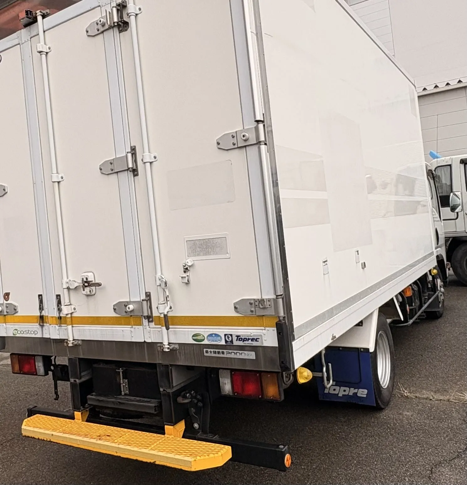 Isuzu Elf Fridge