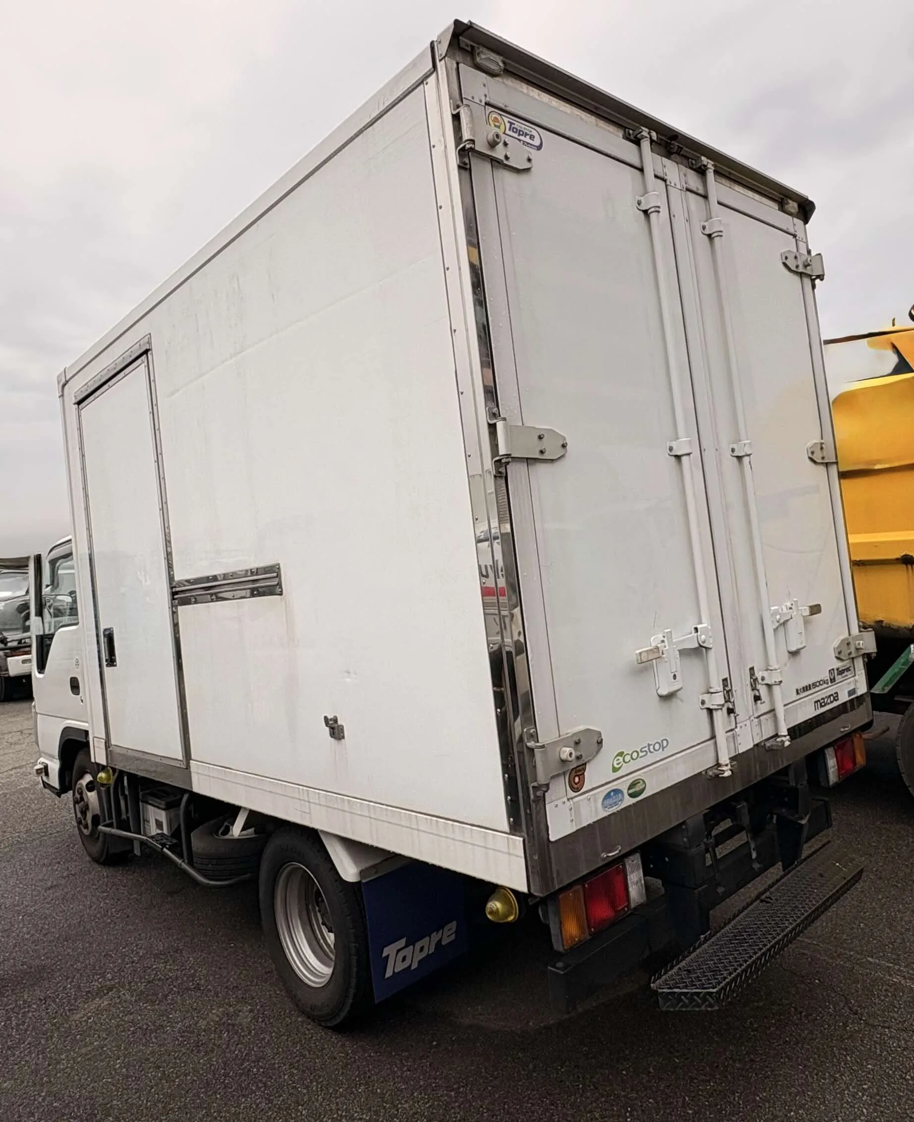 Mazda Titan Fridge Truck 2D 