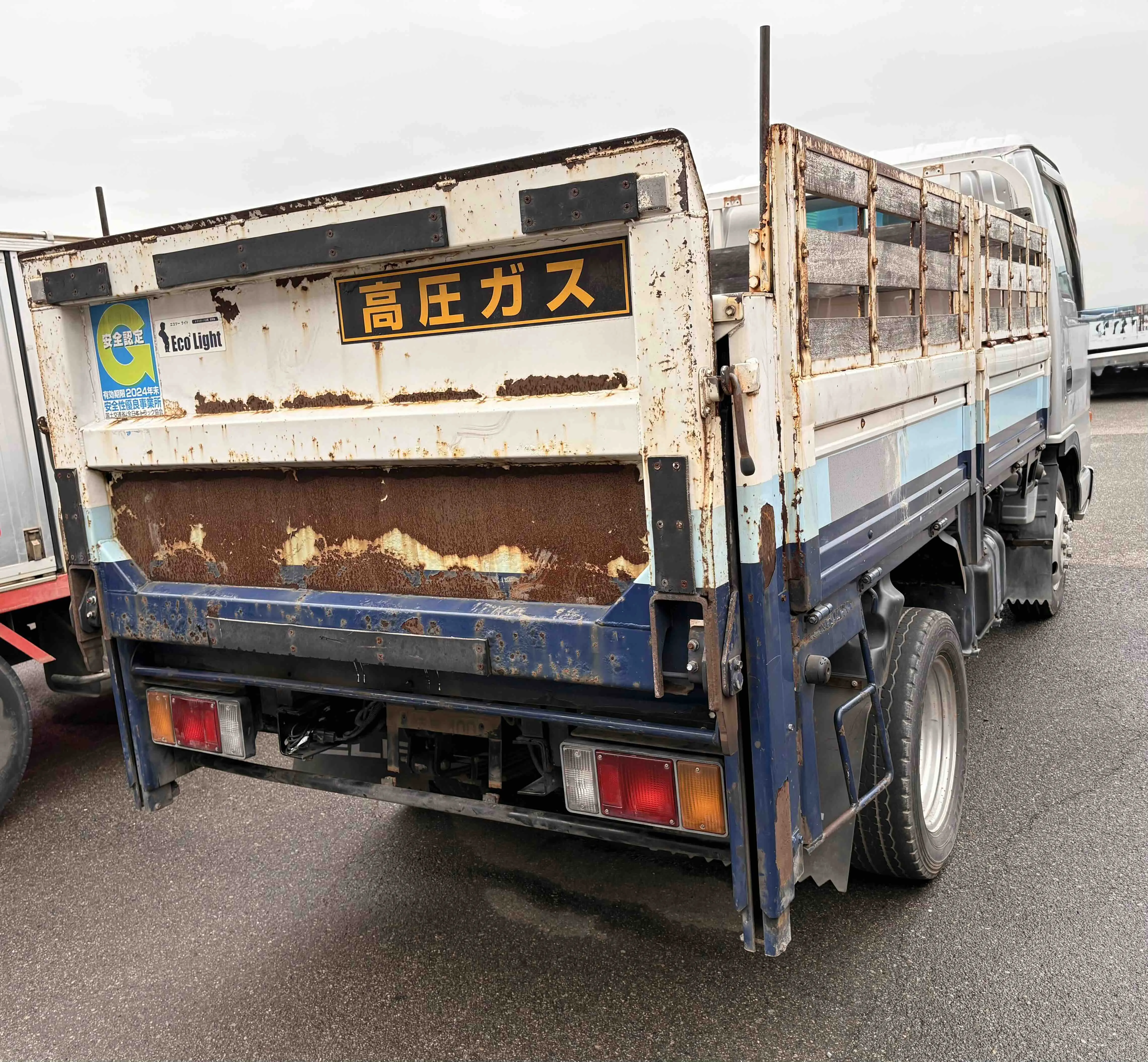 Isuzu Elf Truck (Flat body)