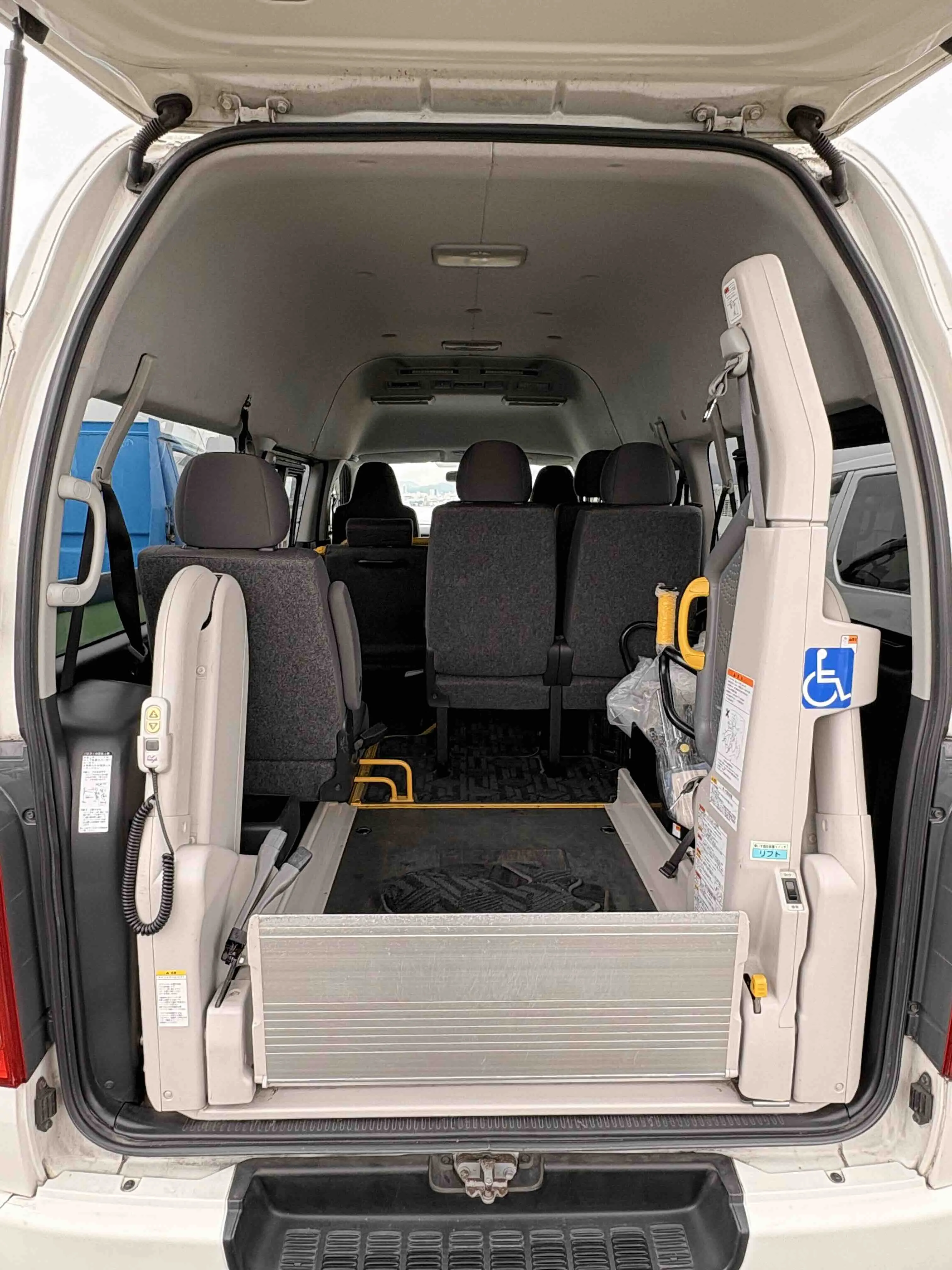 Toyota Hiace Van 4D Welcab