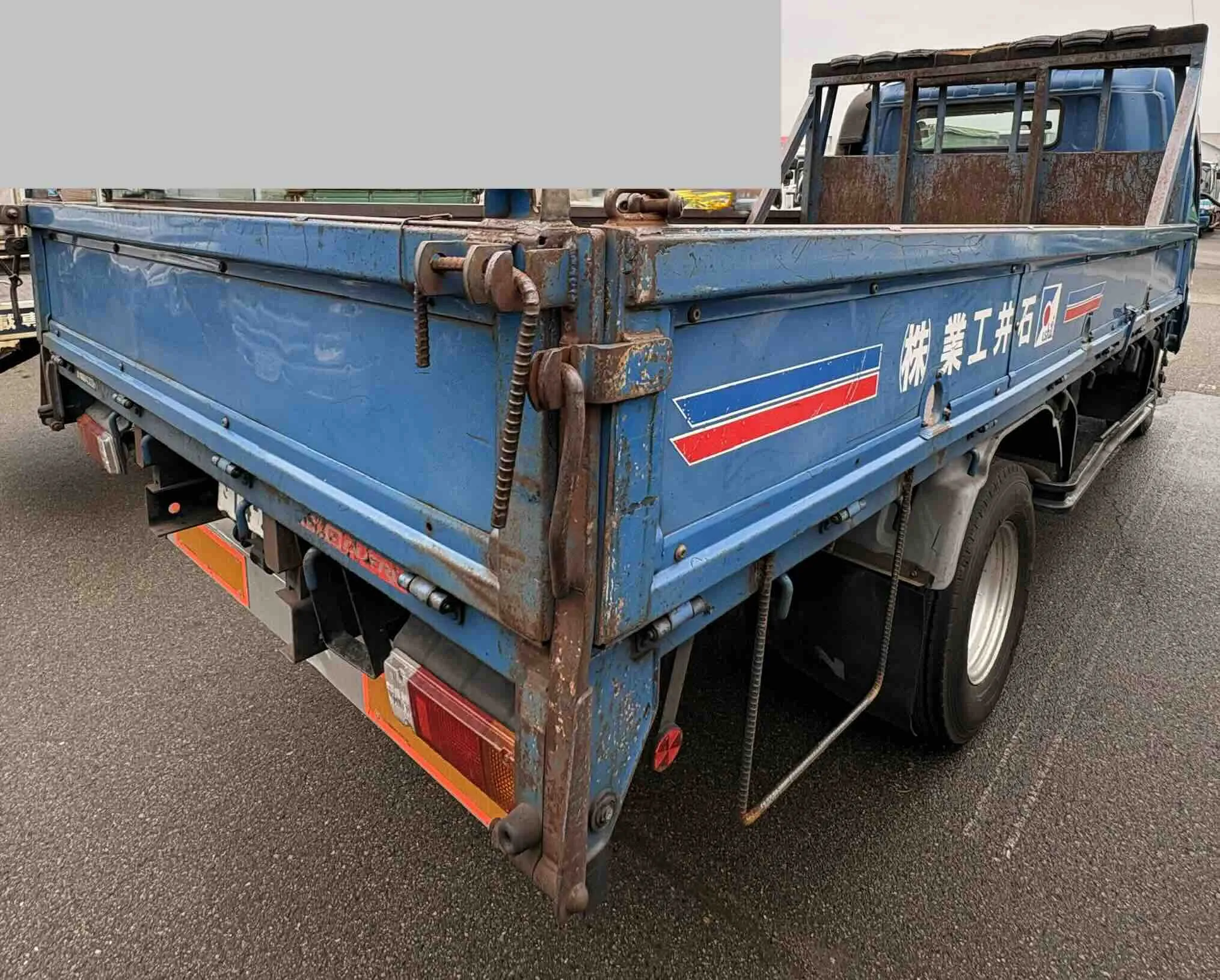 Hino Duty (Flat body)